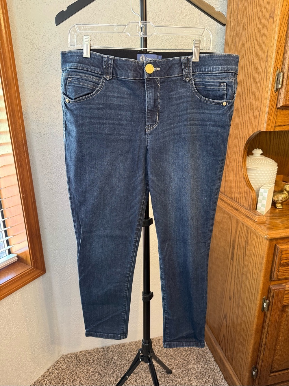 Democracy women’s Dark wash Absolution Stretch Skinny jeans. Size 14P